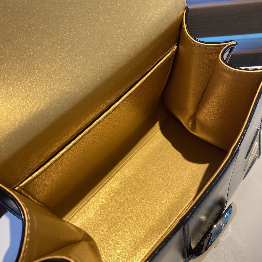 델보 브리앙 파이어워크 박스백